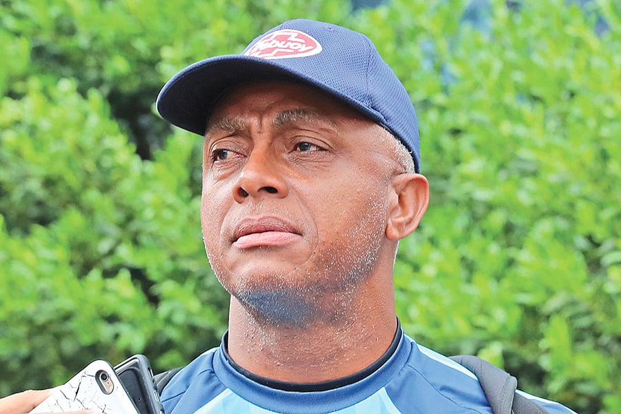 ক্যারিবীয় কিংবদন্তি কোর্টনি ওয়ালশ