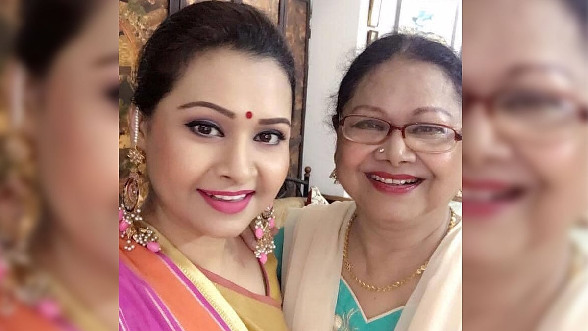 মেয়ে বিজরী বরকতুল্লাহের সঙ্গে জিনাত বরকতুল্লাহ